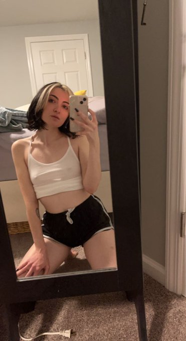 this time last year I was probably in the lowest place of my life mentally but at least I looked hot