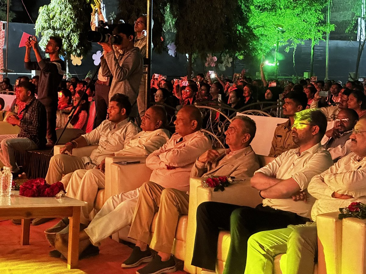 Jaydrathsinhji's tweet photo. Got the opportunity to witness the art & talent of the children of New Look Central School ( #Halol ) as the Chief Guest in their annual program 'Brahmastra'. Wonderful experience to watch all our bright and talented kids doing well.
#Halol #School #ChiefGuest #AnnualProgram https://t.co/vm11K8vpYT