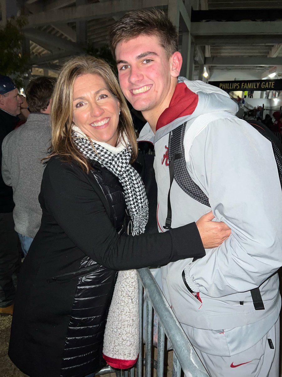 juliewsimpson's tweet image. Happy Happy Birthday to my Bama Boy! We can’t wait to celebrate you! #20years @ty_simpson06