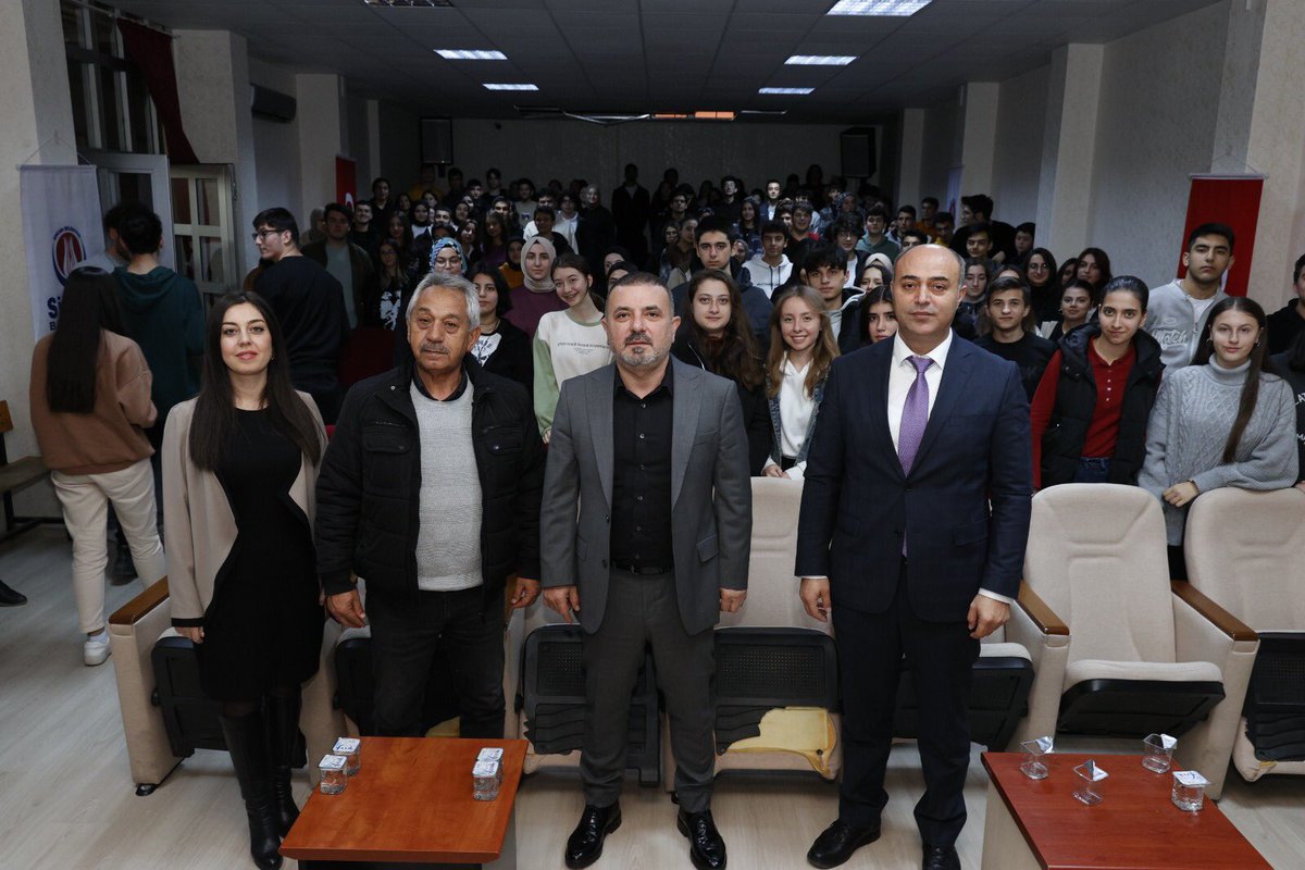 ErsinSehit's tweet photo. Sincan Belediye Başkanı Sayın Murat Ercan bugün okulumuzu ziyaret etti. Öğrencilerimizle sohbet programında öğrencilerimizin sorularını yanıtladı. Samimi bir ortamda geçen programdan dolayı kendilerine çok teşekkür ederiz. https://t.co/EXZkyELLbp