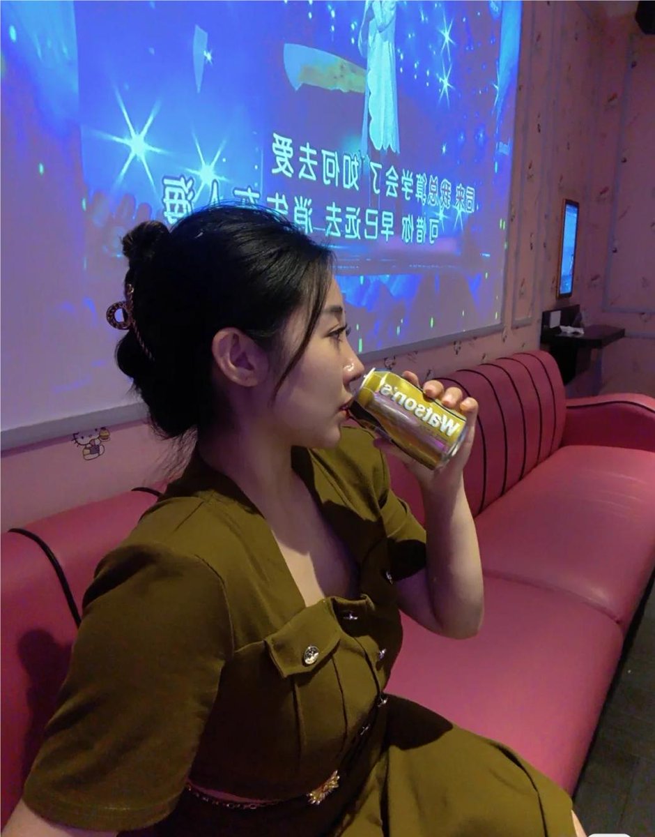 FreemanUla2's tweet photo. 你们有在包房里���过 爱吗 反正我是没有 有种想尝试的感觉 跟我有同样想法的留言 https://t.co/0cruFjNYOg