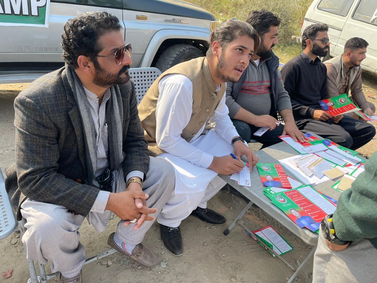 ISFPakistan's tweet photo. آئی ایس ایف سراۓ عالمگیر کی جانب سے ممبرشپ کیمپ کا انعقاد کیا گیا جس میں طلباء کی بڑی تعداد نے شرکت کی اور ممبرشپ حاصل کی۔ کپتان کے ہر فیصلے پے لبیک کرنے کا عزم ظاہر کیا اور حقیقی آزادی کی جنگ میں بھرپور طریقے سے شامل ہونے کا وعدہ کیا۔
#خان_تیری_جرأت_کو_سلام #ISFMembershipDrive https://t.co/FufhOBXZq1