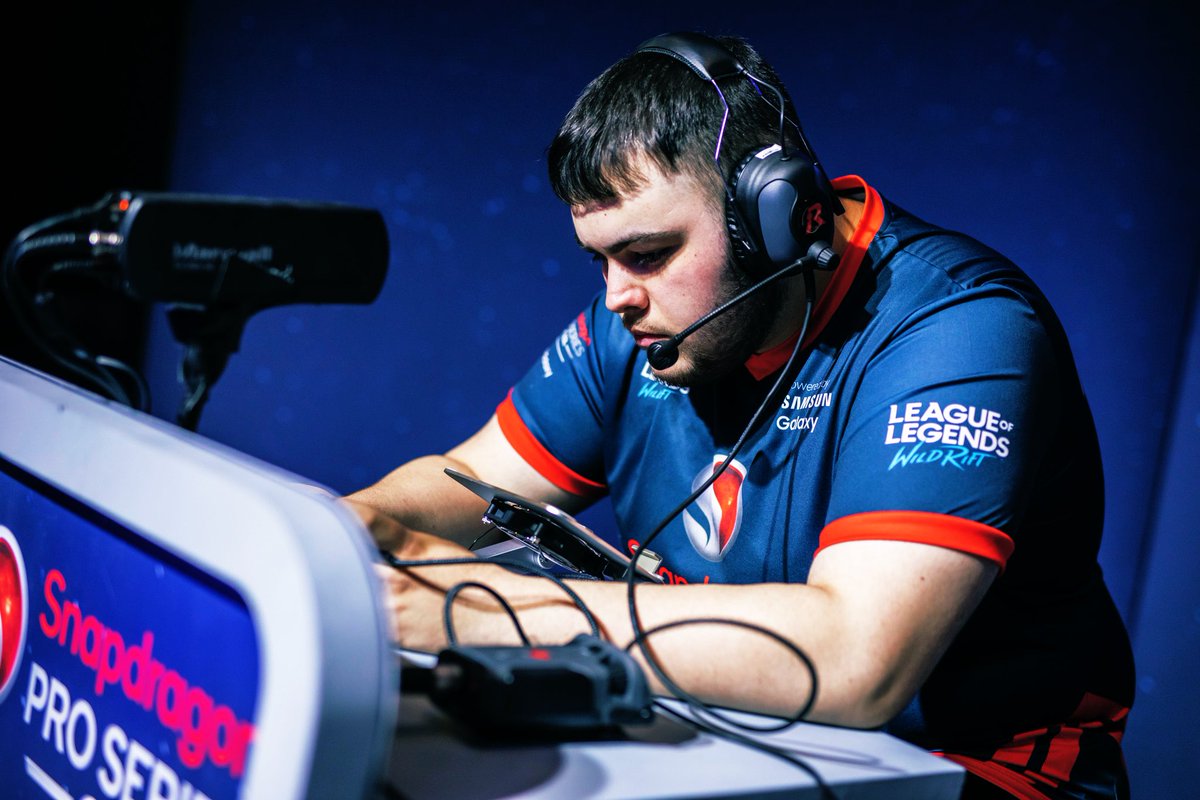 I am still under contract with <a href="/ViV_Esport/">ViV Esport</a> but they allowed me to listen offers for 2023.

Wild Rift and HoK

Contact via DM 📥.

Achievements : liquipedia.net/wildrift/Patte…

Likes and retweets are appreciated ❤️