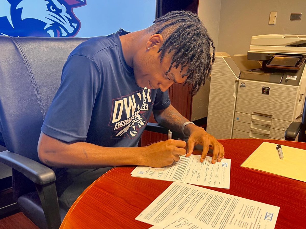 DwyerAthletics's tweet photo. Congratulations to Dwyer Football & Basketball student-athlete Kyle McNeal for signing with Florida International University!
#WeAreDwyer #PantherPride #SigningDay #FIU https://t.co/1zO5BHLkPf