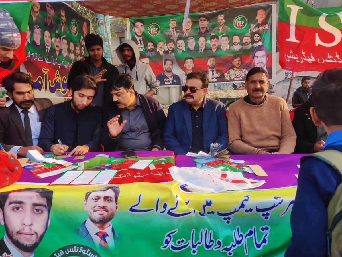 ISFPakistan's tweet photo. آئی ایس ایف ڈسکہ کی جانب سے ممبرشپ کیمپ کا انعقاد کیا گیا جس میں طلباء کی بڑی تعداد نے شرکت کی اور ممبرشپ حاصل کی۔ طلباء نے حقیقی آزادی کی جنگ میں بھرپور طریقے سے شامل ہونے کا وعدہ کیا۔
#خان_تیری_جرأت_کو_سلام
#ISFMembershipDrive https://t.co/7IKEKUETaa