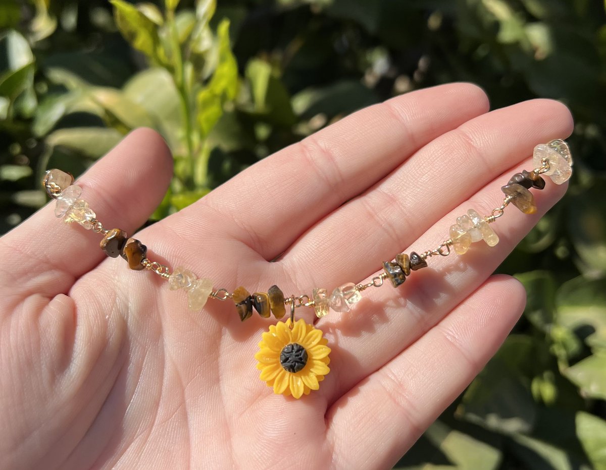 casswraps's tweet photo. would love to do some custom anklets or bracelets! 😊 maybe even a friendship or relationship set??💜 DM me!! https://t.co/VKPbSzyHZr
