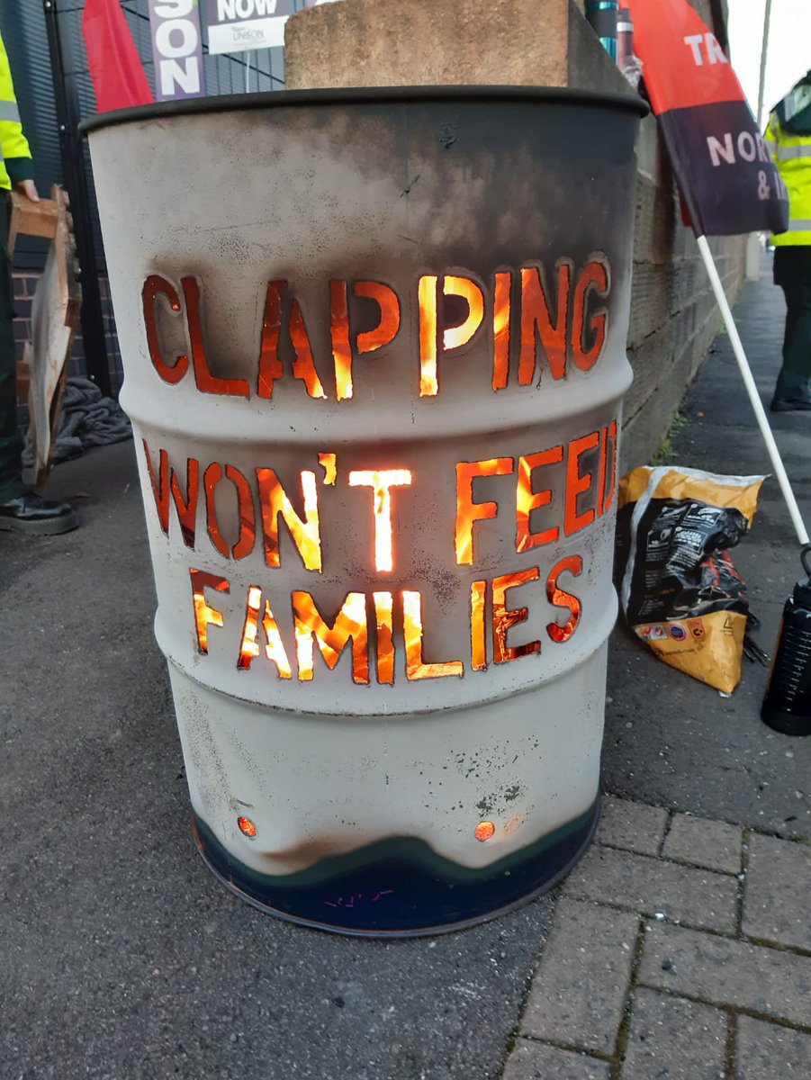 👏Claps👏 don't 👏 pay  👏 bills 👏

UNISON Ambulance workers in Burnley are keeping warm on the pickets today  🔥🔥