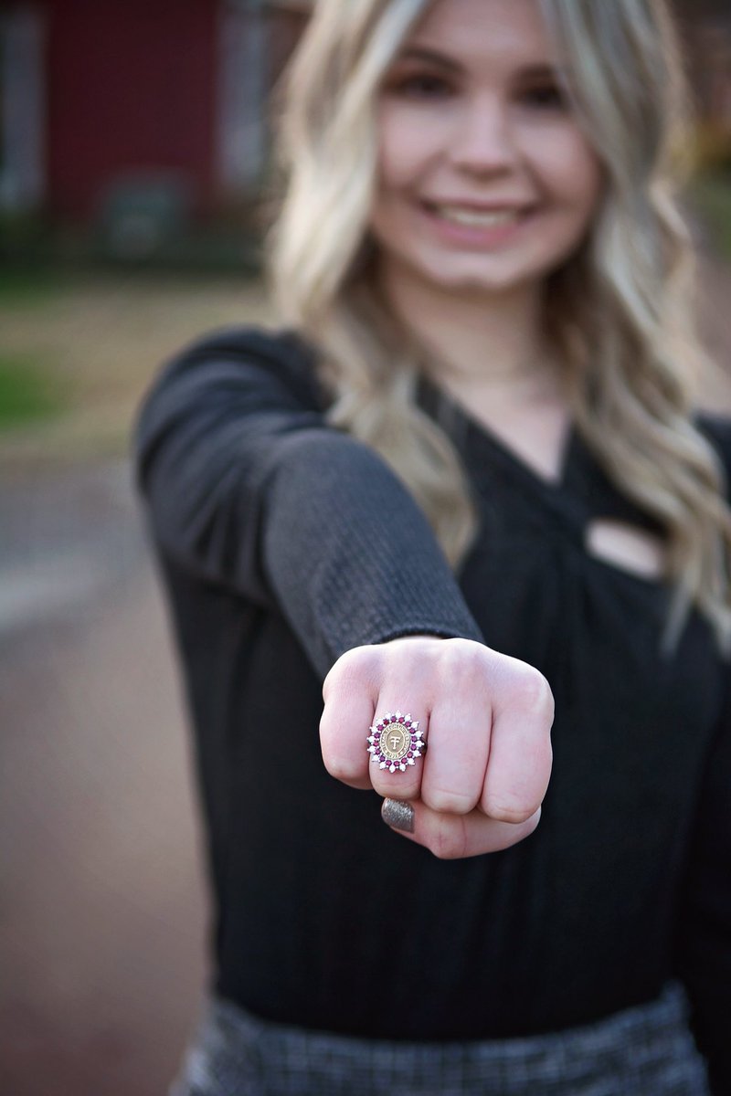 trinityshipp_'s tweet photo. Tech put a ring on it 💍 https://t.co/0QNDUcxrJ1