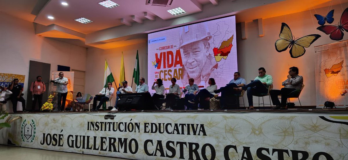MinAmbienteCo's tweet photo. #AEstaHora la ministra @susanamuhamad interviene en la 2.ª jornada de diálogo social ‘Corredor de Vida del Cesar’, en La Jagua de Ibirico, un espacio liderado por @MinEnergiaCo para escuchar a las comunidades sobre la #TransiciónEnergéticaJusta. 
Únete 👉 https://t.co/nFJPwKoWxl https://t.co/qDrCFHGCYU
