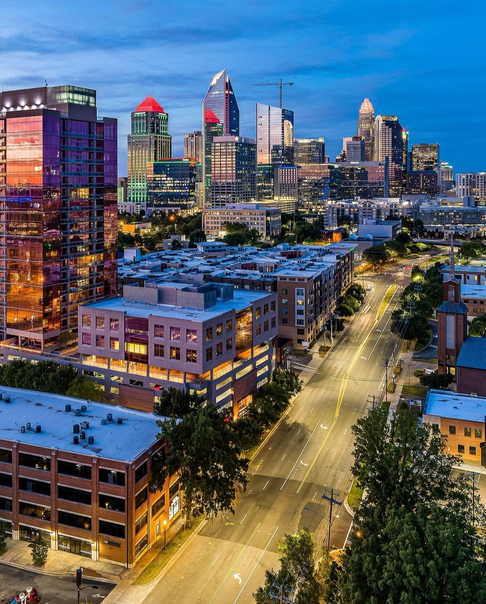 SouthEndCLT's tweet photo. Those South End views 😍
.
.
.
#southendclt #charlottenc #clt #thingstodoclt #charlottesgotalot #uptownclt #cltskyline #skylineclt https://t.co/PEAeDzlVJy