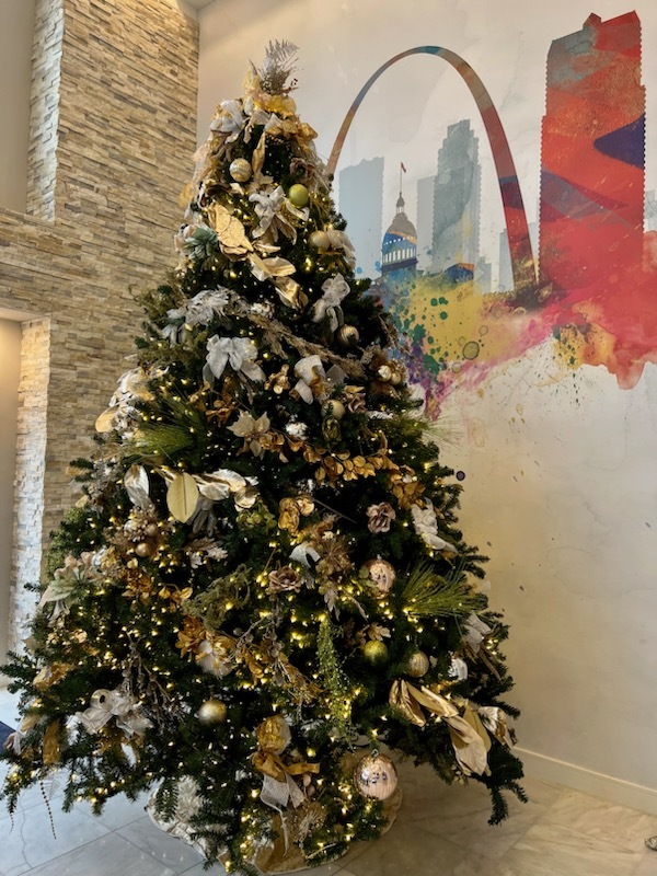 VanguardHeights's tweet photo. Countdown till Christmas! We love the tree in the lobby at Vanguard Heights.
#lookslikechristmas #seasonsgreetings #silverandgold #SAMfamily #VanguardHeights #STLliving https://t.co/EJXycHppey