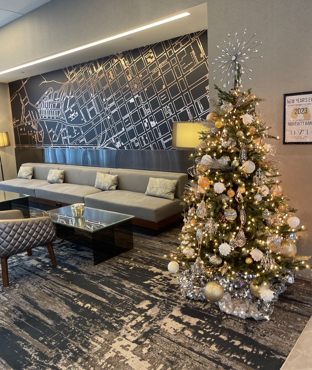 There's snow place like Level7 during the holidays! ❄️

What are your NYE plans? Celebrate the new year on our rooftop! 

Click here for tickets: eventbrite.com/e/level-7-nye-…

#Level7RooftopBar #Raleigh #visitnorthhills #visitraleigh #Christmas