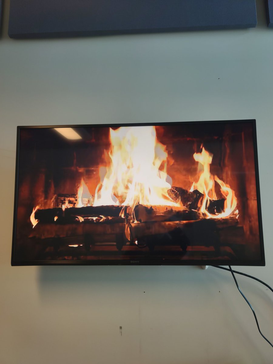 leanne_wu's tweet photo. If I put a video up of a fireplace, I can pretend my office is cozy, right? https://t.co/HkVYg3f4JH