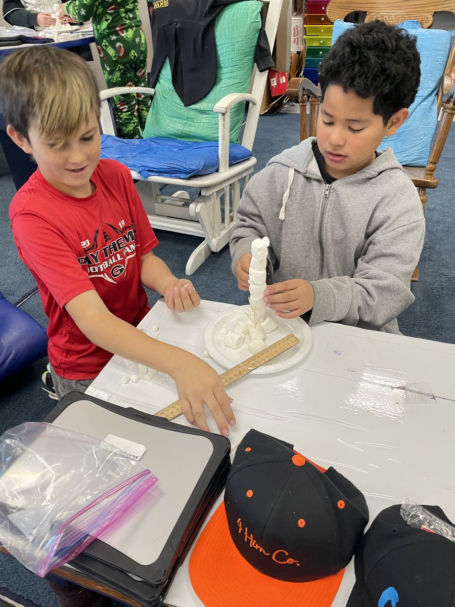 DavidsonMViT's tweet photo. How tall can you make your snowman? #steam #mvitsimi #simischools #thirdgraderocks https://t.co/RwaHromnGU