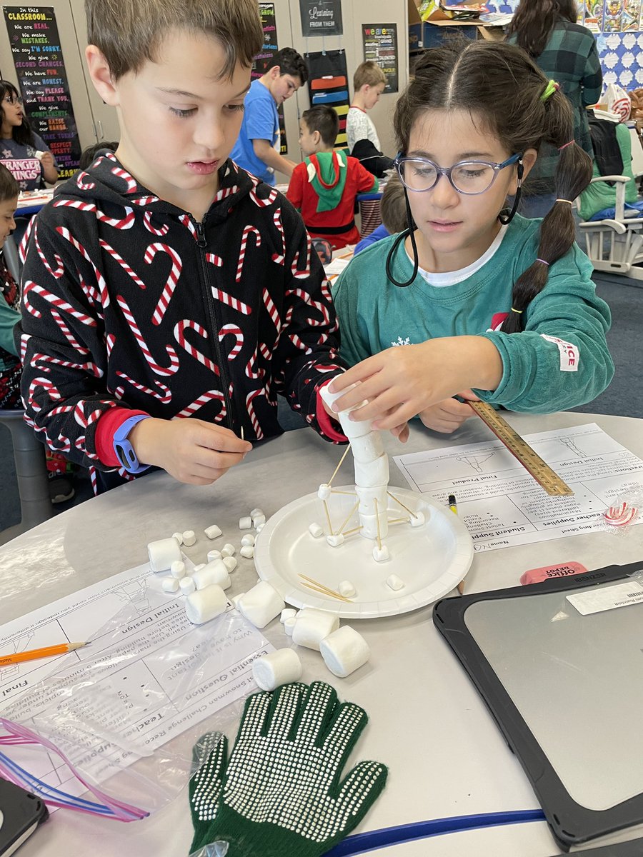 DavidsonMViT's tweet photo. How tall can you make your snowman? #steam #mvitsimi #simischools #thirdgraderocks https://t.co/RwaHromnGU