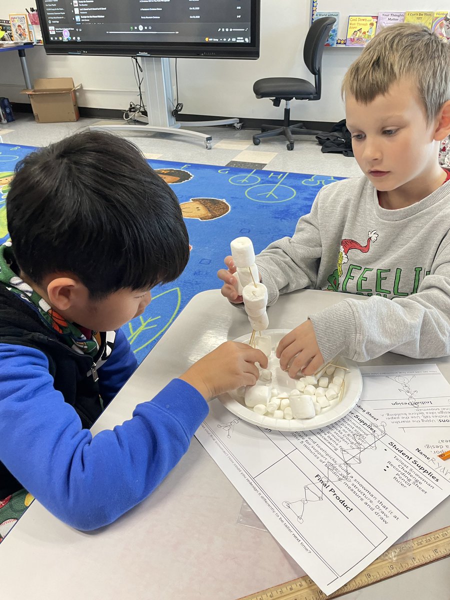 DavidsonMViT's tweet photo. How tall can you make your snowman? #steam #mvitsimi #simischools #thirdgraderocks https://t.co/RwaHromnGU