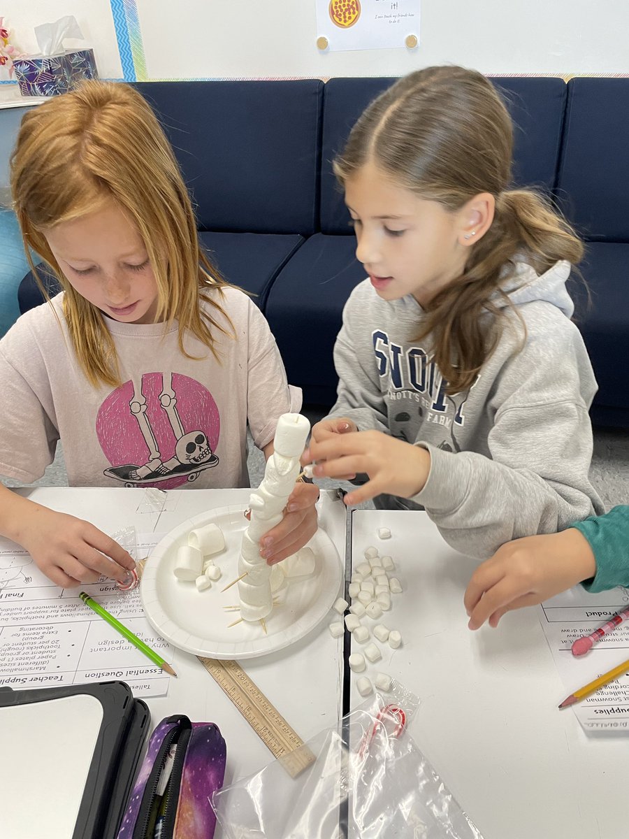 DavidsonMViT's tweet photo. How tall can you make your snowman? #steam #mvitsimi #simischools #thirdgraderocks https://t.co/RwaHromnGU