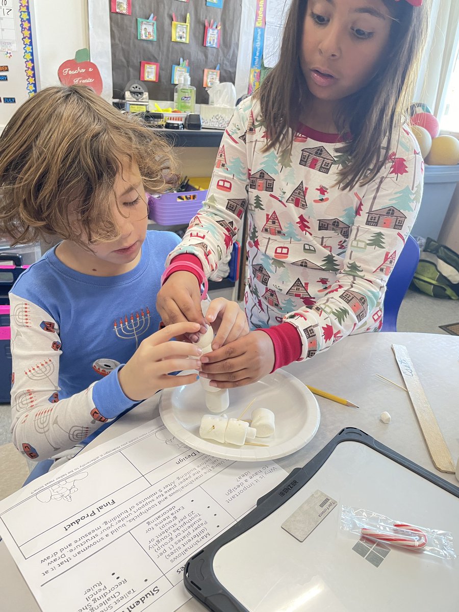 DavidsonMViT's tweet photo. How tall can you make your snowman? #steam #mvitsimi #simischools #thirdgraderocks https://t.co/d3yMiOBp4w