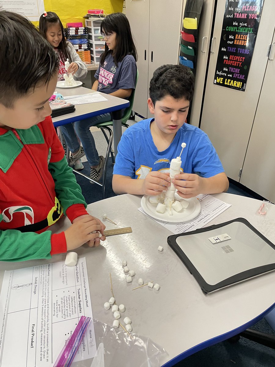 DavidsonMViT's tweet photo. How tall can you make your snowman? #steam #mvitsimi #simischools #thirdgraderocks https://t.co/d3yMiOBp4w