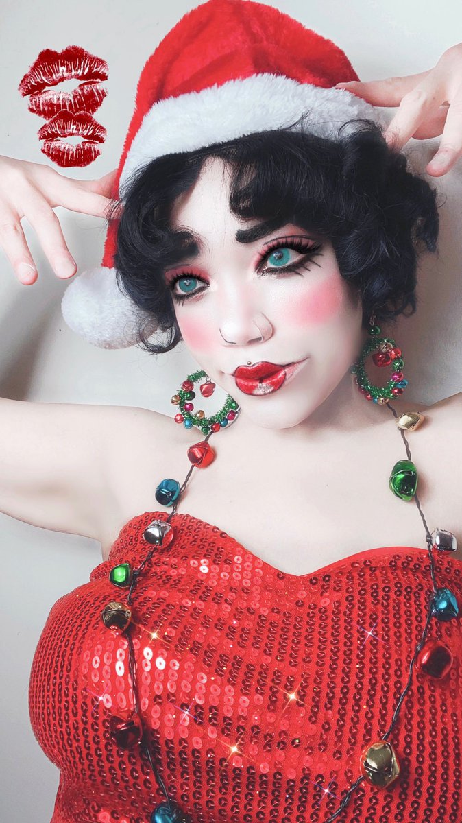 DecklynnM00's tweet photo. #bettyboop #fakechest #femboy #blackhair #roaring20s #vintage #vintagecartoons #santahat #santababy #cosplay #bettyboopcosplay #makeupinspired #creepycute #artwork #holidaybettyboop #holidaycosplay #christmas #merrychristmas https://t.co/cLlzKGLdA7