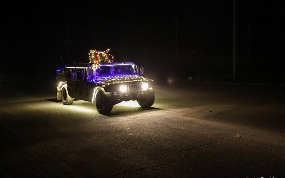 LJLMD's tweet photo. Santa near the frontlines.
Ukrainian Air Assault troops near #Bakhmut try to uplift the morale of other neighboring units in the area.
#ukraine #postphotos #postplaces #photography #war #democracy https://t.co/JHxS3jAB6A