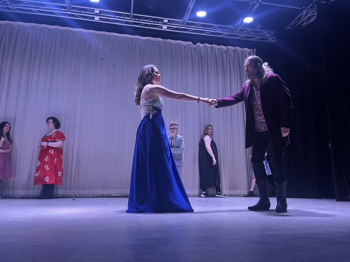 GFHSDRAMA's tweet photo. Merry Christmas from our Panto Performers to yours 🥰🎉 @Greenfaulds_HS 

HUGE thanks to all our staff and pupils for your efforts and participation in todays show - you really are all super stars 🌟 

#GHSCindrella 👠🎃🧚🏼‍♀️✨🧹 https://t.co/Oa2fbQPTyo