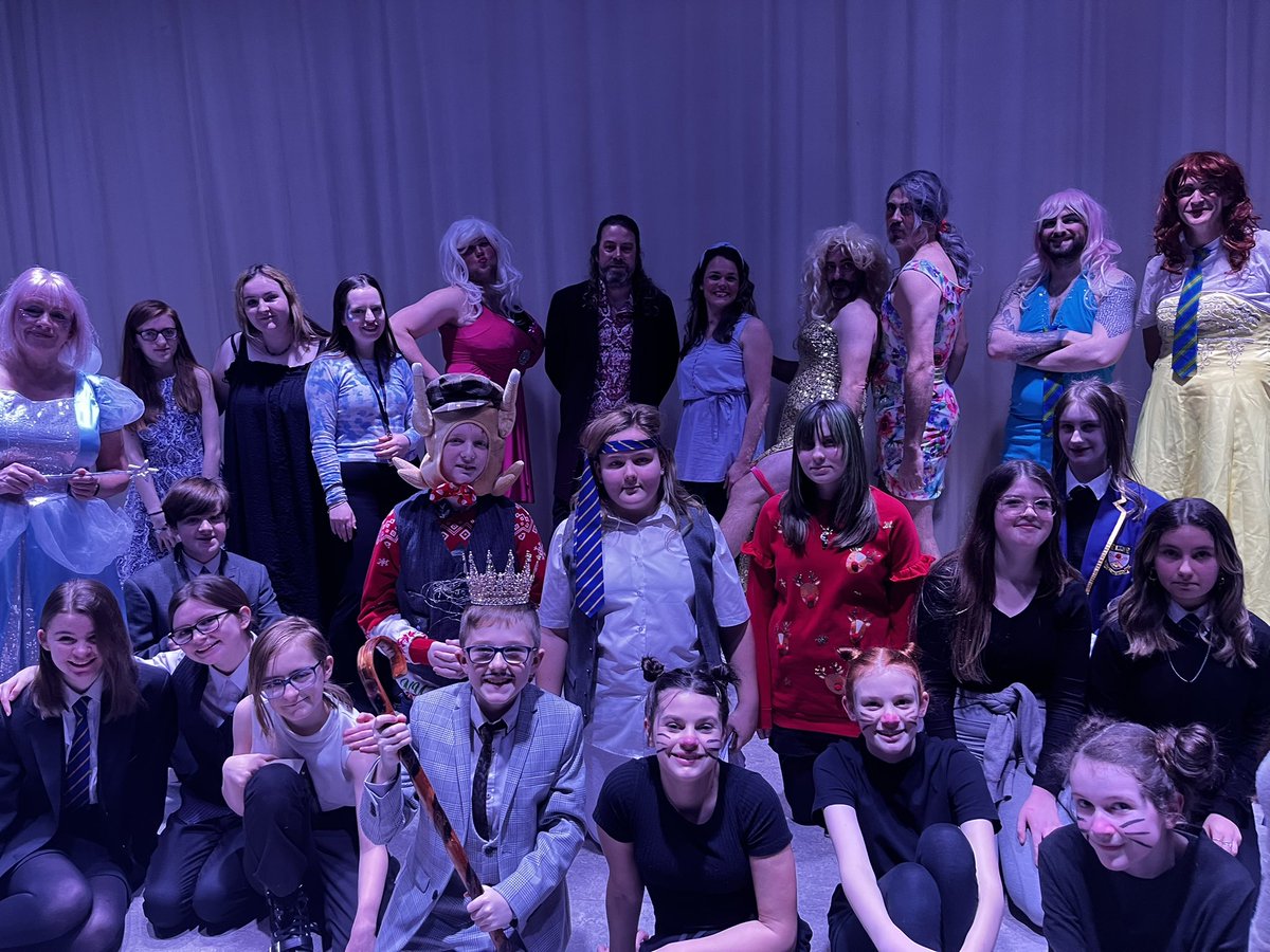 GFHSDRAMA's tweet photo. Merry Christmas from our Panto Performers to yours 🥰🎉 @Greenfaulds_HS 

HUGE thanks to all our staff and pupils for your efforts and participation in todays show - you really are all super stars 🌟 

#GHSCindrella 👠🎃🧚🏼‍♀️✨🧹 https://t.co/Oa2fbQPTyo