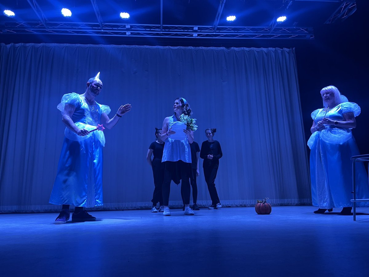 GFHSDRAMA's tweet photo. Merry Christmas from our Panto Performers to yours 🥰🎉 @Greenfaulds_HS 

HUGE thanks to all our staff and pupils for your efforts and participation in todays show - you really are all super stars 🌟 

#GHSCindrella 👠🎃🧚🏼‍♀️✨🧹 https://t.co/Oa2fbQPTyo