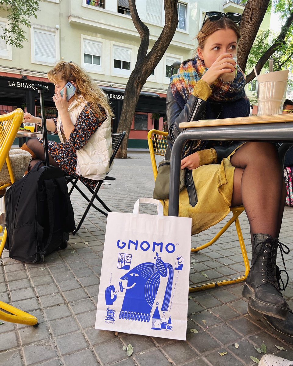 Uno de mis trabajos favoritos este año fue para <a href="/gnomoeu/">Gnomo.eu</a> -tienda de regalos en el barrio de Ruzafa en Valencia- cada año Gnomo encarga una campaña gráfica de Navidad a artistas locales. Mi concepto este año son las tradiciones que rodean la navidad -Nadal- valenciano.