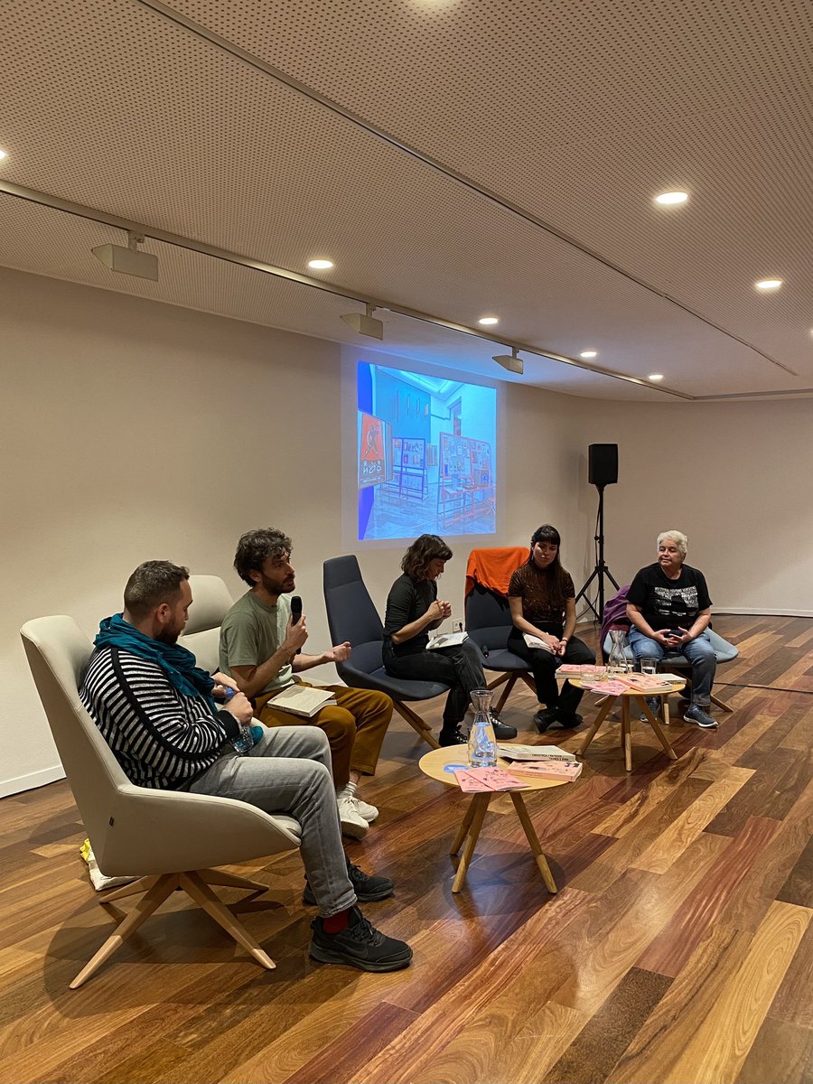 gva_IVAM's tweet photo. 📕 Hui doble presentació en el #IVAM! 

Presentem les publicacions ‘En una casa’ de @HacheAlba i #AnaPenyas i ‘Indústria/Matrius’ de @tonovizcaino i #LorenzoSandoval. 

En el diàleg els quatre autors estan compartint els processos d'investigació dels projectes. https://t.co/JqVJrkwNCv