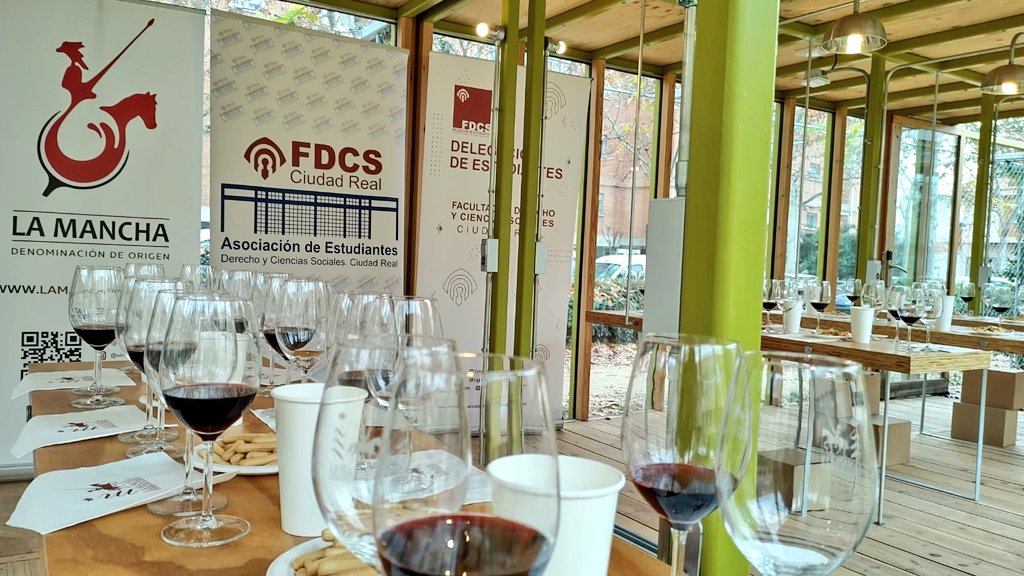 Facultad de Derecho y Ciencias Sociales CR tweet media