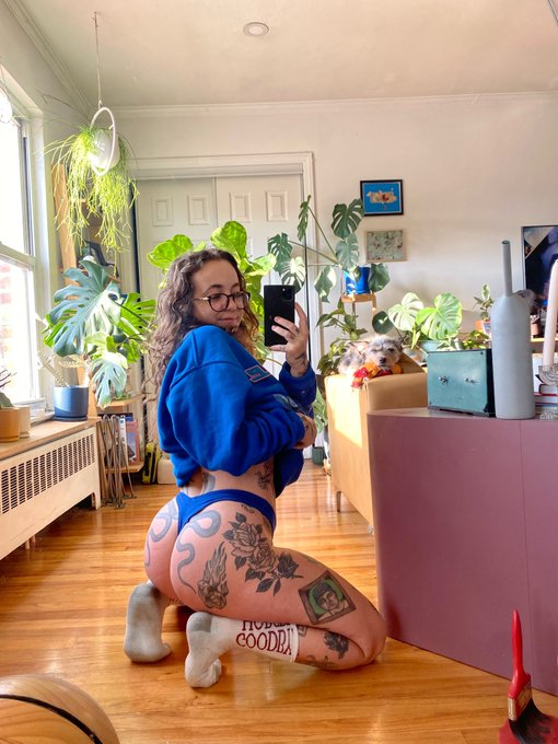 the world&rsquo;s cutest photobomb https://t.co/jfOH8R9OK1