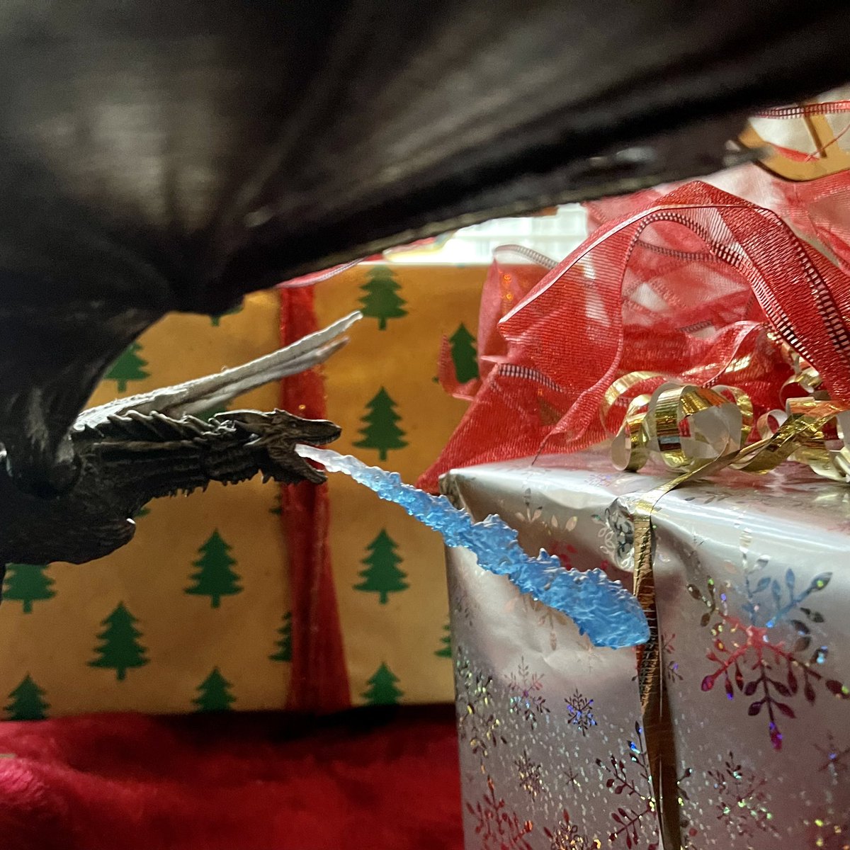 SCEMD's tweet photo. “Dracarys.”
Don’t let your 🎁 turn into an alternative heat source this weekend. #StayWarm #ColdWeek
Are you prepared?
https://t.co/jWc41L23Z0 https://t.co/7dxdR102br