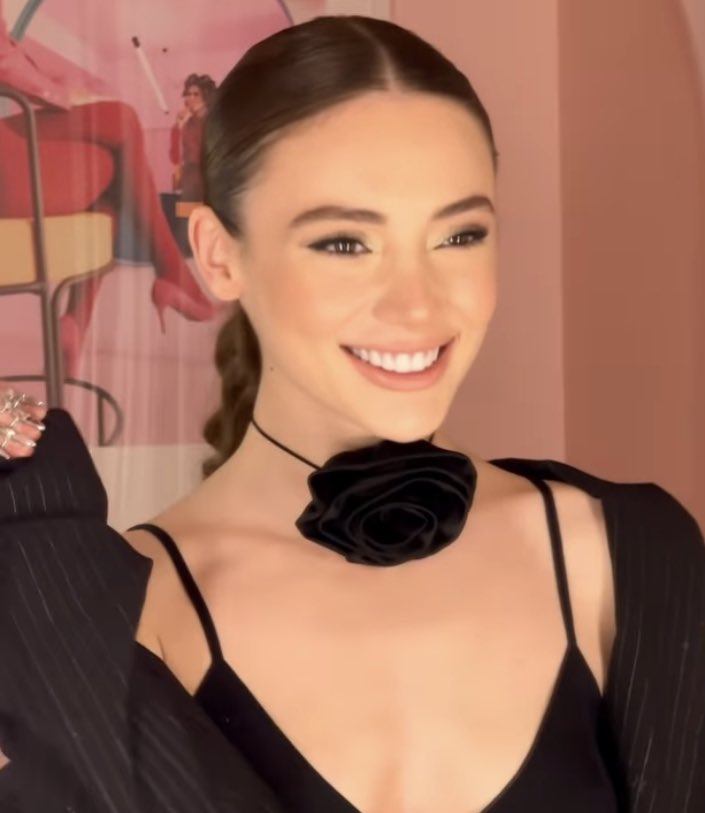 ssaltycherries's tweet photo. Her smile>>>>>>🤍
#RabiaSoytürk https://t.co/JkSITawXGk