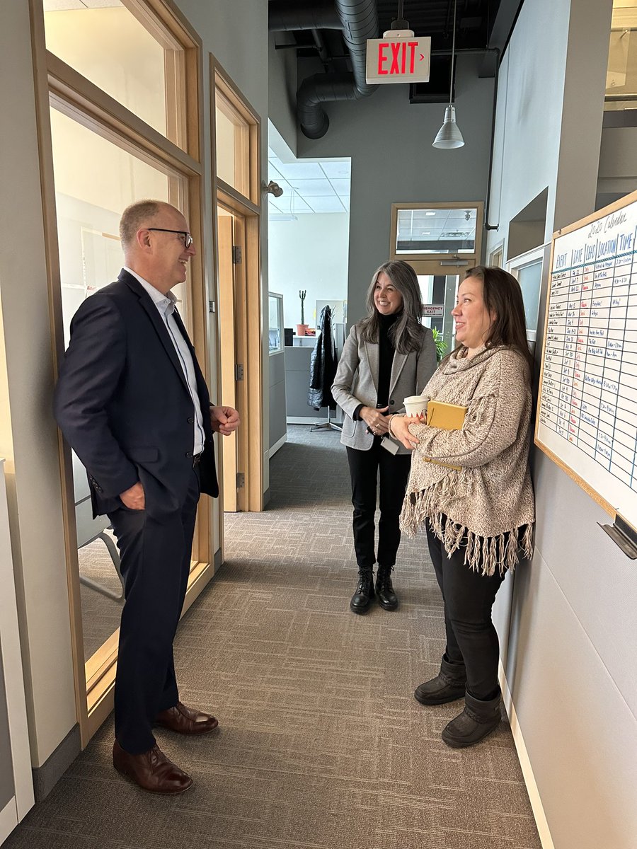 ScottGillingham's tweet image. Dropping off new coats for kids @UnitedWayWpg on a cold day. Thank you Pres &amp;amp; CEO Connie Walker @walkerconn and team for the important work you do across Winnipeg. Also great to meet Melrose from the Central Park Women’s Resource Centre. #wpgpoli
