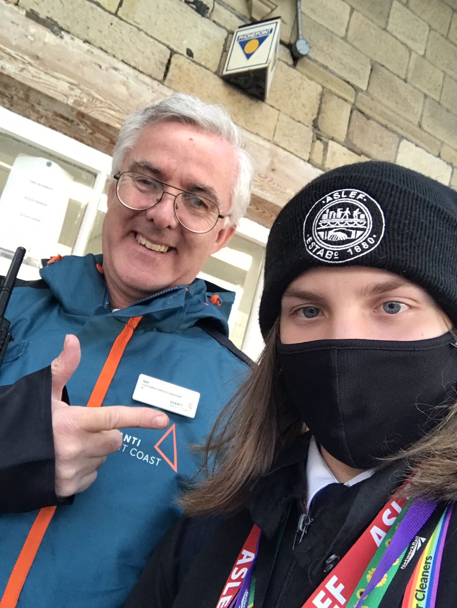 JessicaAvgeek's tweet image. Today at Lancaster I met @Spotter55002 /Ian (from Geoff Marshall’s documentary) and he let me make an announcement.
( @AvantiWestCoast )