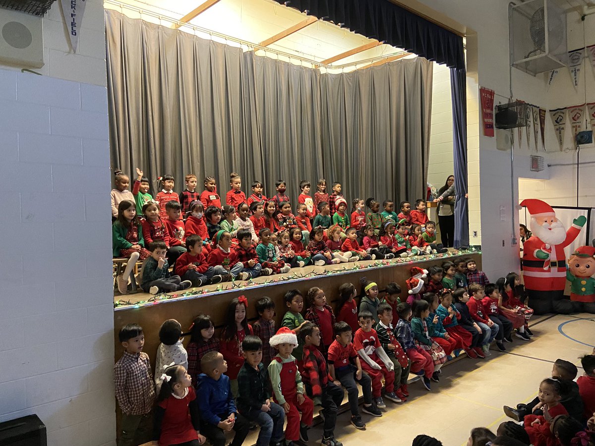 Our FDK Christmas concert was a huge success. Thank you to our fantastic FDK a staff for their hard work. @tcdsb @mariarizzo @campbes03 @stjeromestcdsb @MrsTullio