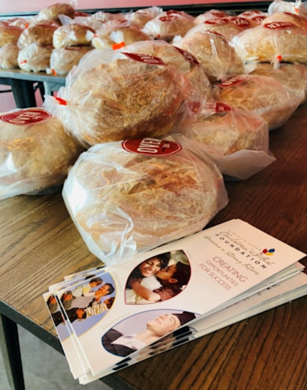 WindsorEssexCAS's tweet photo. HUNGRY YET? All set up and waiting for you to come by! Smells sooo good! Visit any one of the @Oven360 locations 11AM - 10PM and get your fresh bread for a donation...oh and maybe pick up some pizza too! 😋🍕🥖 #christmasbread #yummy #supportingfamilies https://t.co/rubBRvMYaE