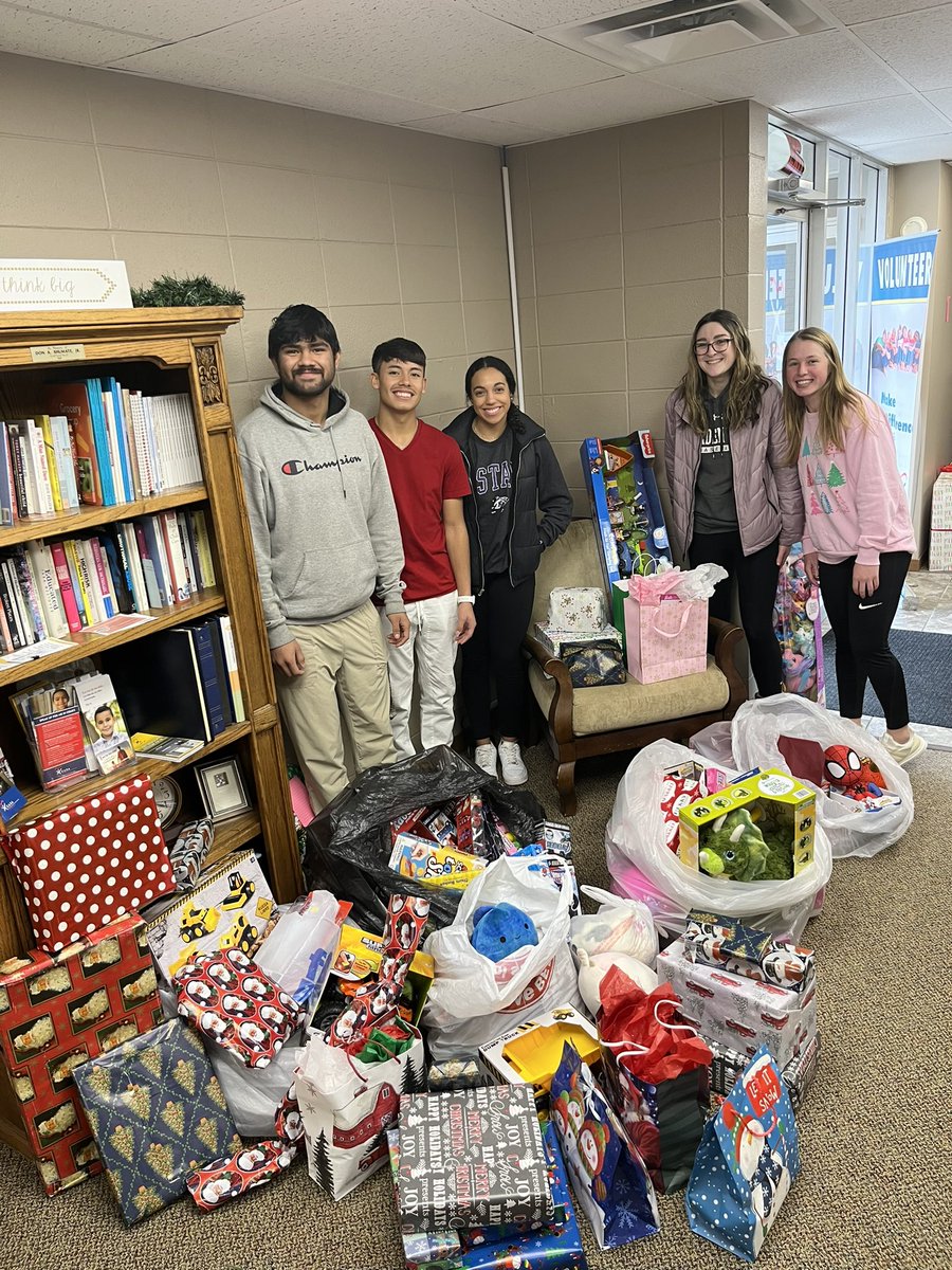 Lady Buff Basketball, <a href="/GCHSWrestling/">GCHSWrestling</a> &amp; <a href="/GCHSmensbball/">GCHS Boys Basketball</a> held a Christmas Toy Drive and donated over 100 toys to Garden City Family Crisis Services. Merry Christmas from the Buffaloes!! #1herd
