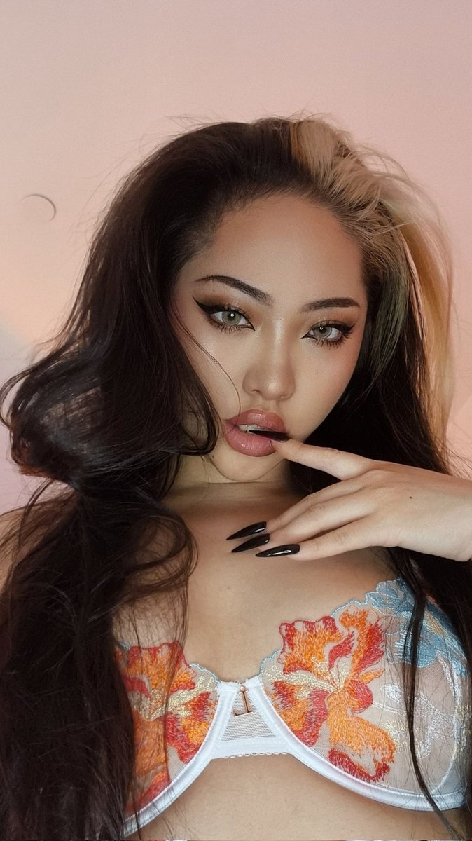 claudiahon-on-twitter-i-enjoy-seeing-you-have-no-self-control