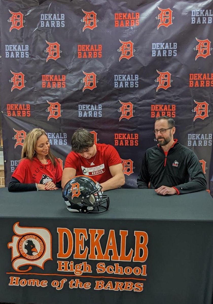 Congrats to Ethan Tierney on signing his letter of intent to join the Huskies! 🧡🖤❤️