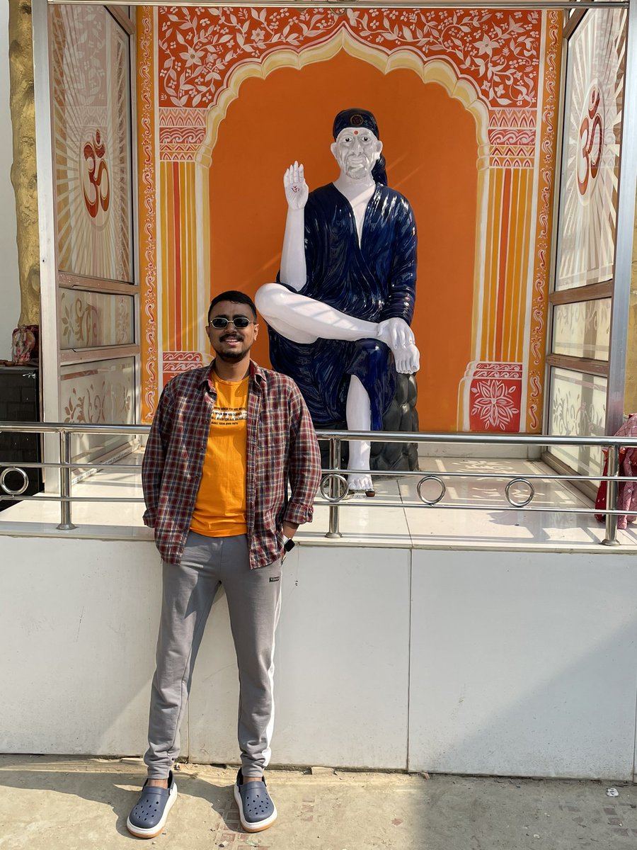 Dipendu10285282's tweet photo. Done my sculpture art … Guys pls comment if u feel good #sculpture #omsairam #saibaba #sairam #omsaibaba #omsairam #sculptureart #artwork #art #painting #Instagram #dipendumaity #dipendumaityartworks #ArtistOnTwitter https://t.co/2xB0QpKR54