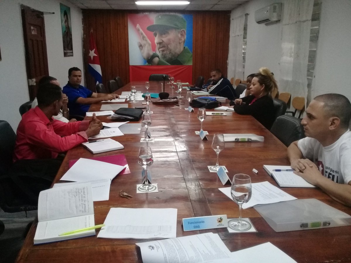 Se realiza en estos momentos el Buró Provincial de la #UJCMatanzas donde se evalúan varios temas de funcionamiento orgánico y donde se aprueba el Plan de Actividades de la Organización para saludar el 64 Aniv. de la Revolución. #MatancerosEnVictoria #Cuba #UJC #JuntarYVencer