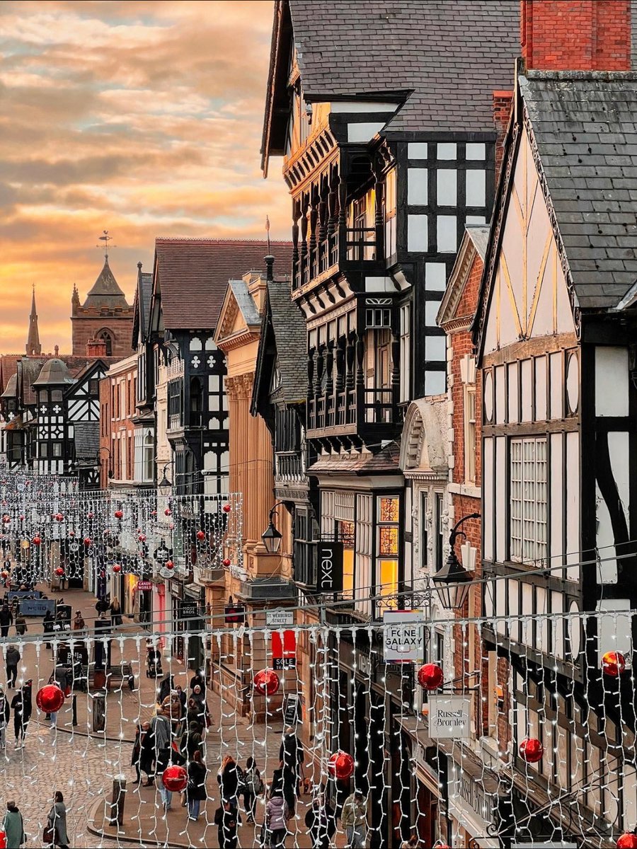 Pôr do sol em Chester 😍🌆🌇

📌: Chester, Inglaterra

📸:@thetideraiseseveryship
