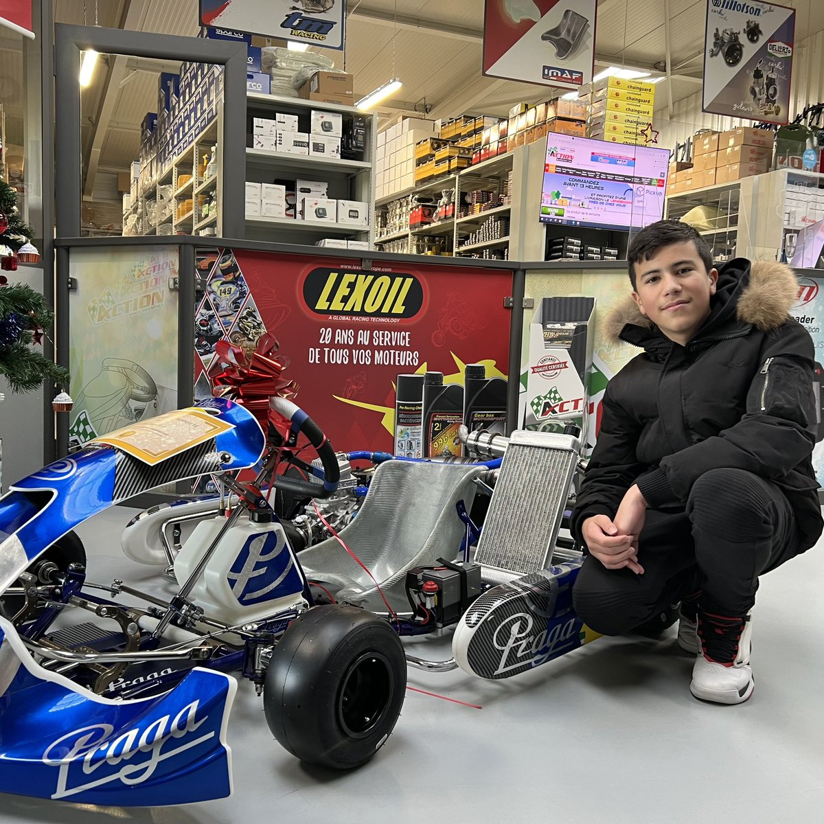 ACTION_KARTING's tweet photo. BIENVENUE ALEXANDRE ! 😎

Il a reçu aujourd'hui ce superbe Praga Karts IAME en cadeau d'anniversaire et est bientôt prêt à rouler sur les pistes pour découvrir le sport karting avec cette merveille ! 🎁 🥳

#kart #passion #karting #racelovers #kartinglife #lyon #sportdepleinair https://t.co/HaCuCeMhuW