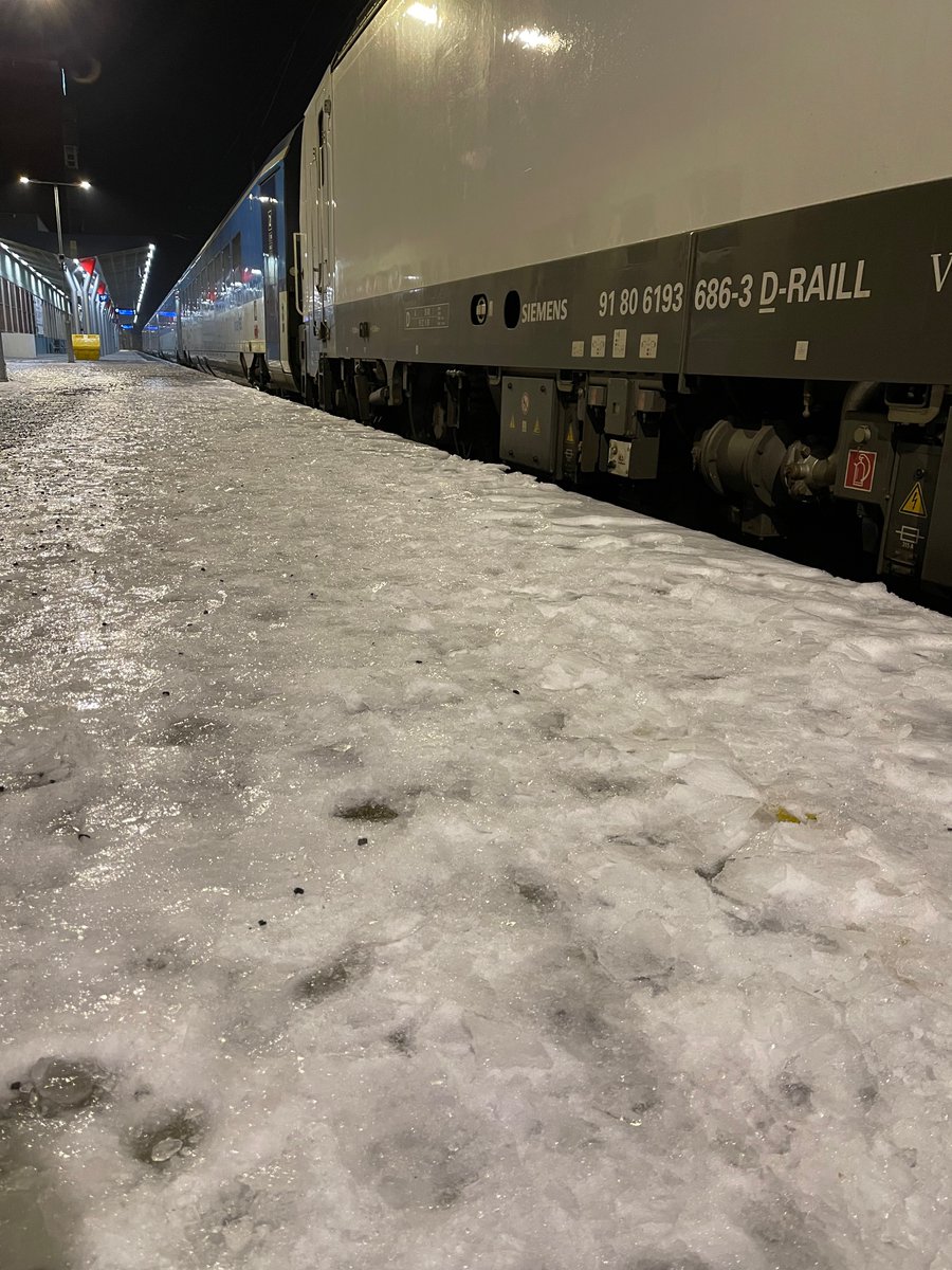 Včerejší večerní Cheb zabalený do ledu.