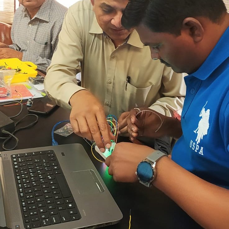GordhanChauhan4's tweet photo. Innovation Club Pravin Level FDP Training Day 3 on #AdvanceElectronics #Sensors #RoboticCar #Coding #STEMeducation at  @KcgGujarat For Arts, Commerce and Science Faculties.
@PMOIndia @CMOGuj @kuberdindor @mnagarajan @InnoClubCHE @ISTEMCF @STEMbotix https://t.co/zqEfoWzsy7