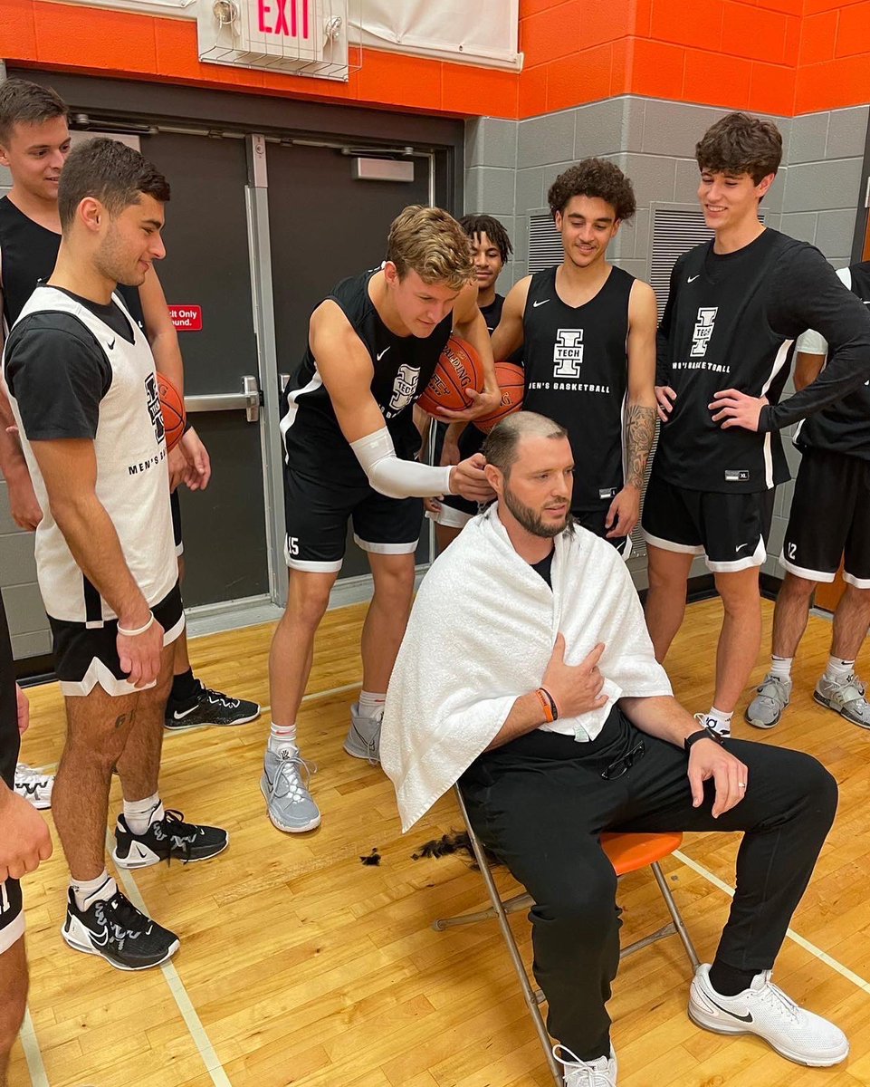 FirmBeliever137's tweet photo. #SweetStrong #cancersucks #indianatech #indianatechmensbasketball #indianatechwomensbasketball https://t.co/iBZcs6NoT6