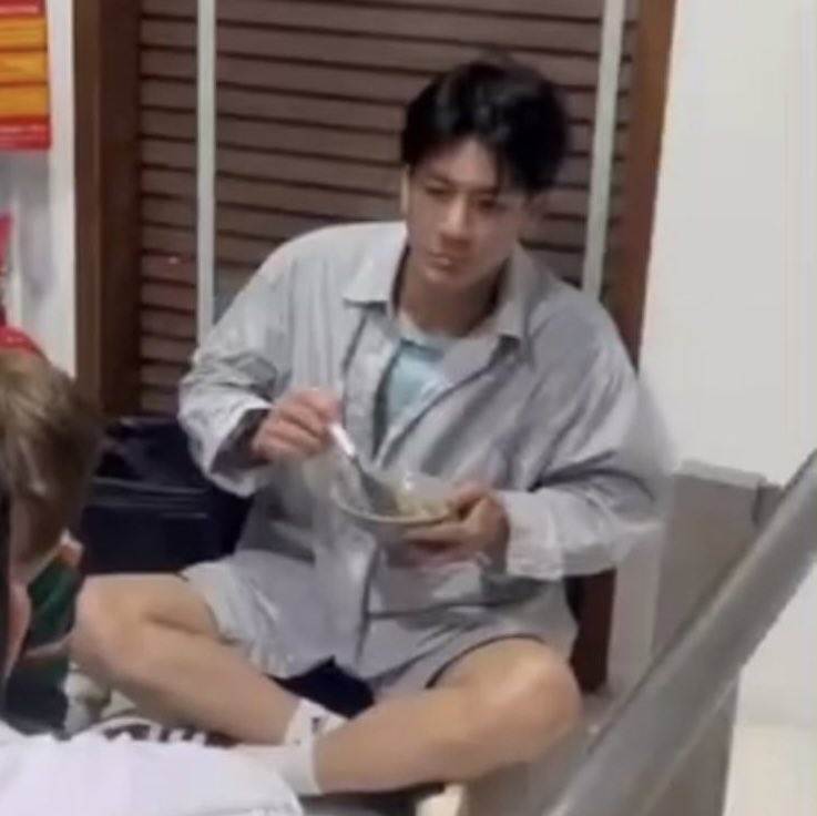 yourgorn's tweet photo. พี่ติ๊กกลมกลืนมาก โกงอายุสุดๆ เกินปึยโม้ย https://t.co/k4Q8l8VHEr