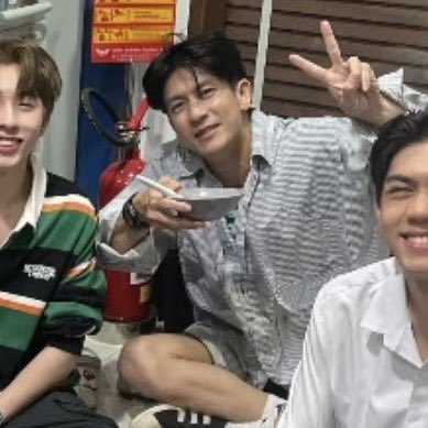 yourgorn's tweet photo. พี่ติ๊กกลมกลืนมาก โกงอายุสุดๆ เกินปึยโม้ย https://t.co/k4Q8l8VHEr